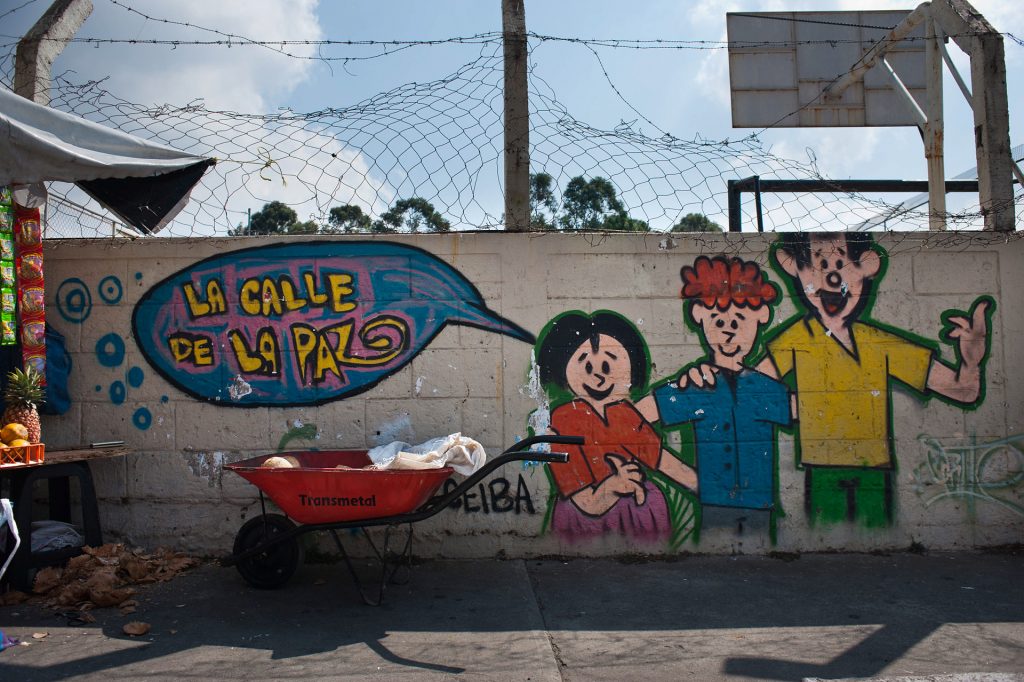 Målning med barn på en mur