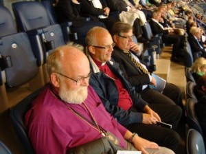 Biskopar Fast och Modeus med initiativtagaren Leif Nilsson