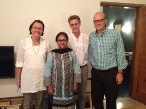 Asma Jahangir och Svenska kyrkans delegation i Pakistan fr vänster Margareta Koltai, Niklas Eklöv, Johan Hasselgren