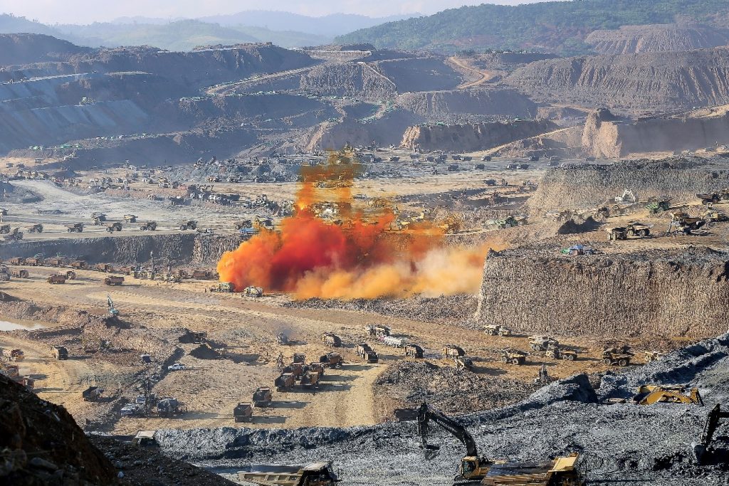 Gruvverksamhet i Kachin State i Myanmar /jade gruva.