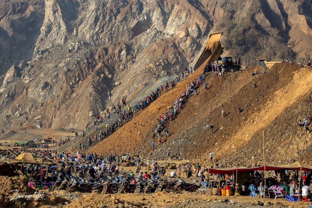 Slagghög gruvnäring Kachin state Myanmar