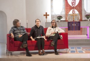 Eva Elfwering, Anna Torbrand och Johanna Berggren hade hand om föreläsningen om kyrka på nya vägar.