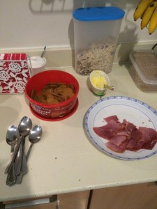 Något av det godaste en Thailändsk hotellpersonal vet är svenska pepparkakor...