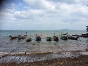 Nästan lite mytomspunnet. Sjözigenarnas båtar ligger färdiga för användning. 