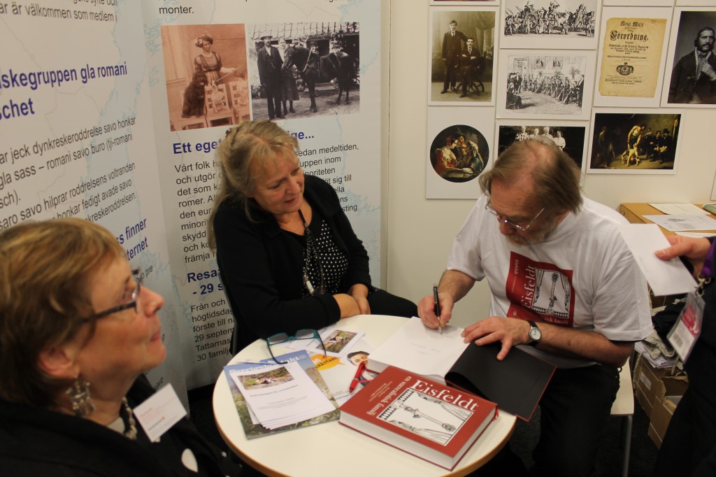 Rose-Marie och Richard från kulturgruppen och min kollega Tina. Vi hann samtala lite mellan vågorna av besökare. Foto Sigurdur Hafthorsson/IKON