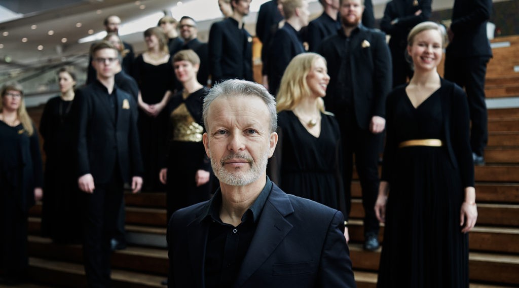 Svenska kammarkören med dirigent Simon Phipps.