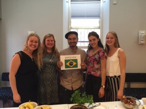 Här är vi som åker till Brasilien, tillsammans med våran härliga språklärare Jamerson som vi har haft under vår språkkurs i portugisiska. Från vänster: Månia, Martha, Jamerson, Sofia och jag! 