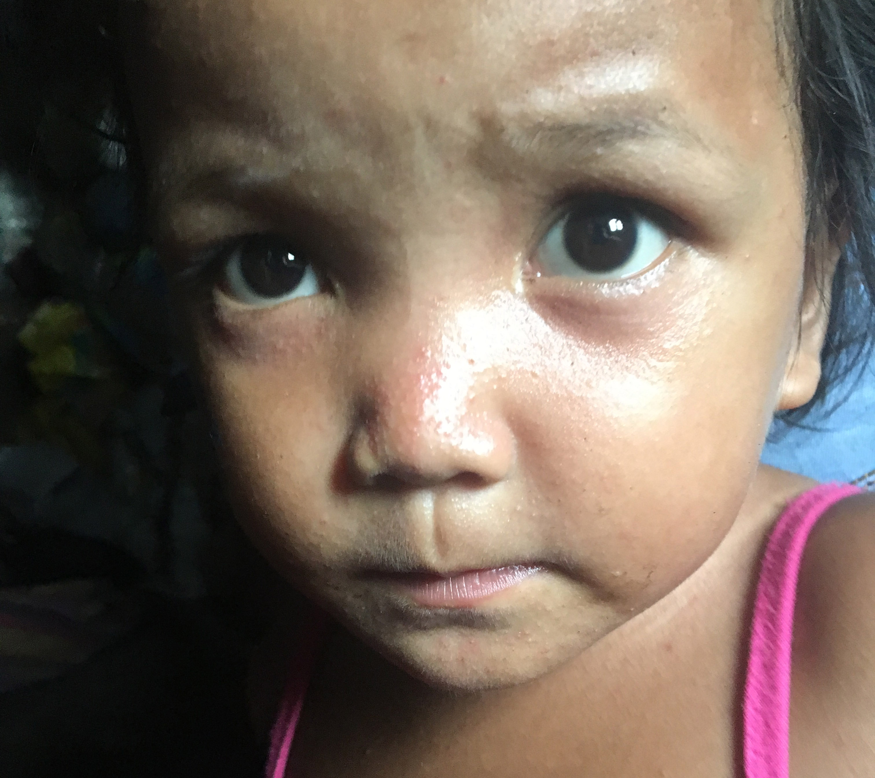 Hennes blick gick rakt in i mig.