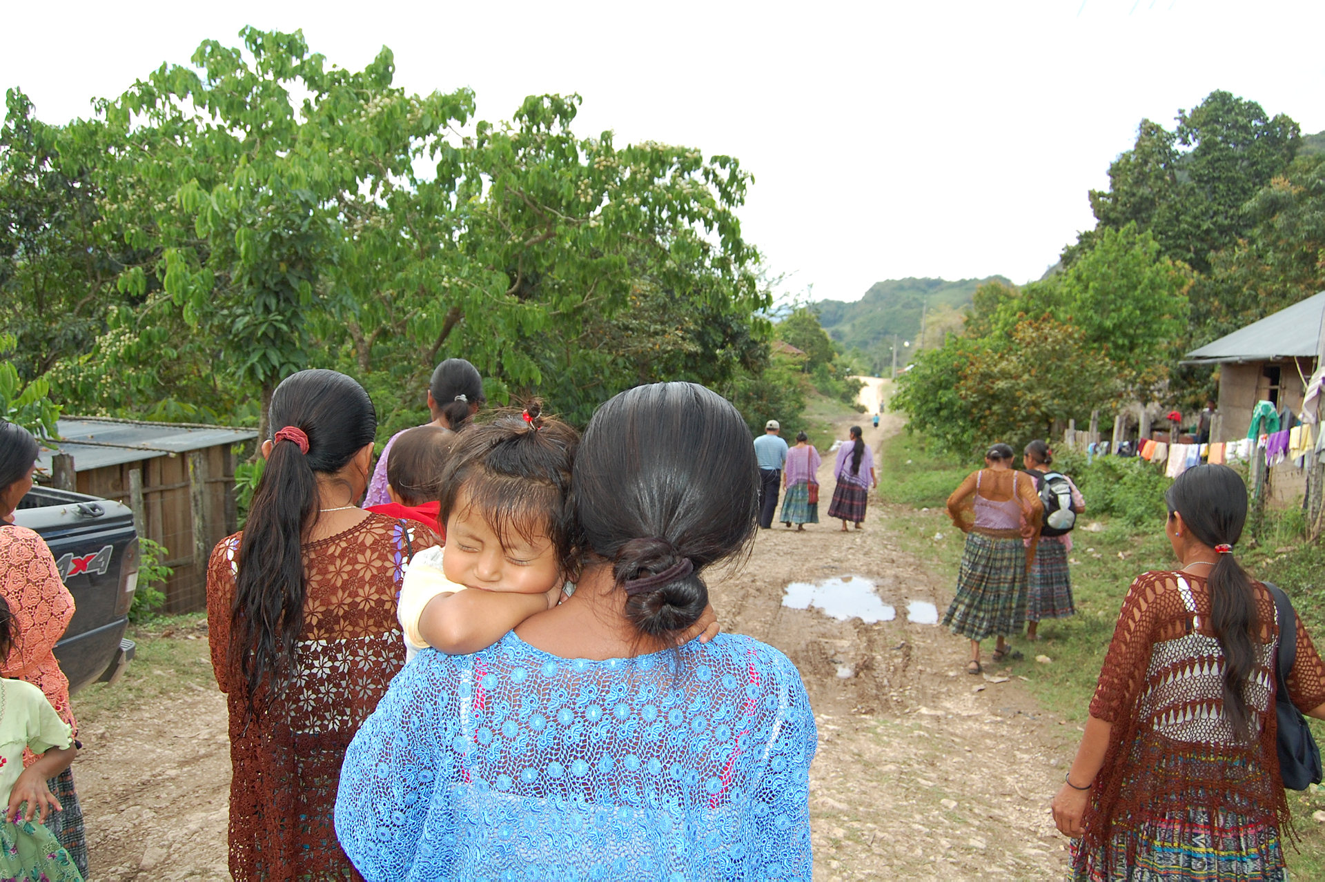 Fattigdom och en stark våldskultur försvårar livet för kvinnor och barn i Centralamerika.