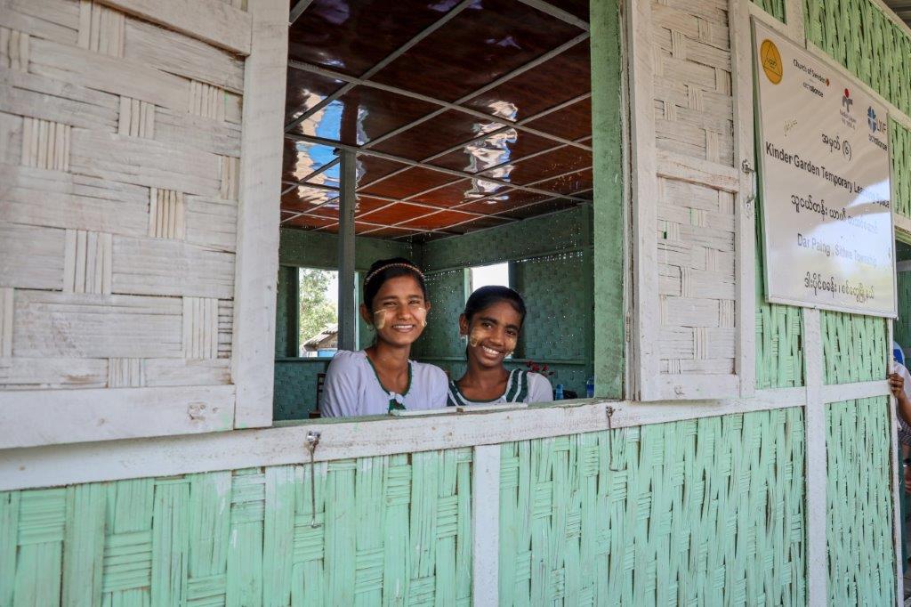 Skola i flyktingläger räddning för många flickor