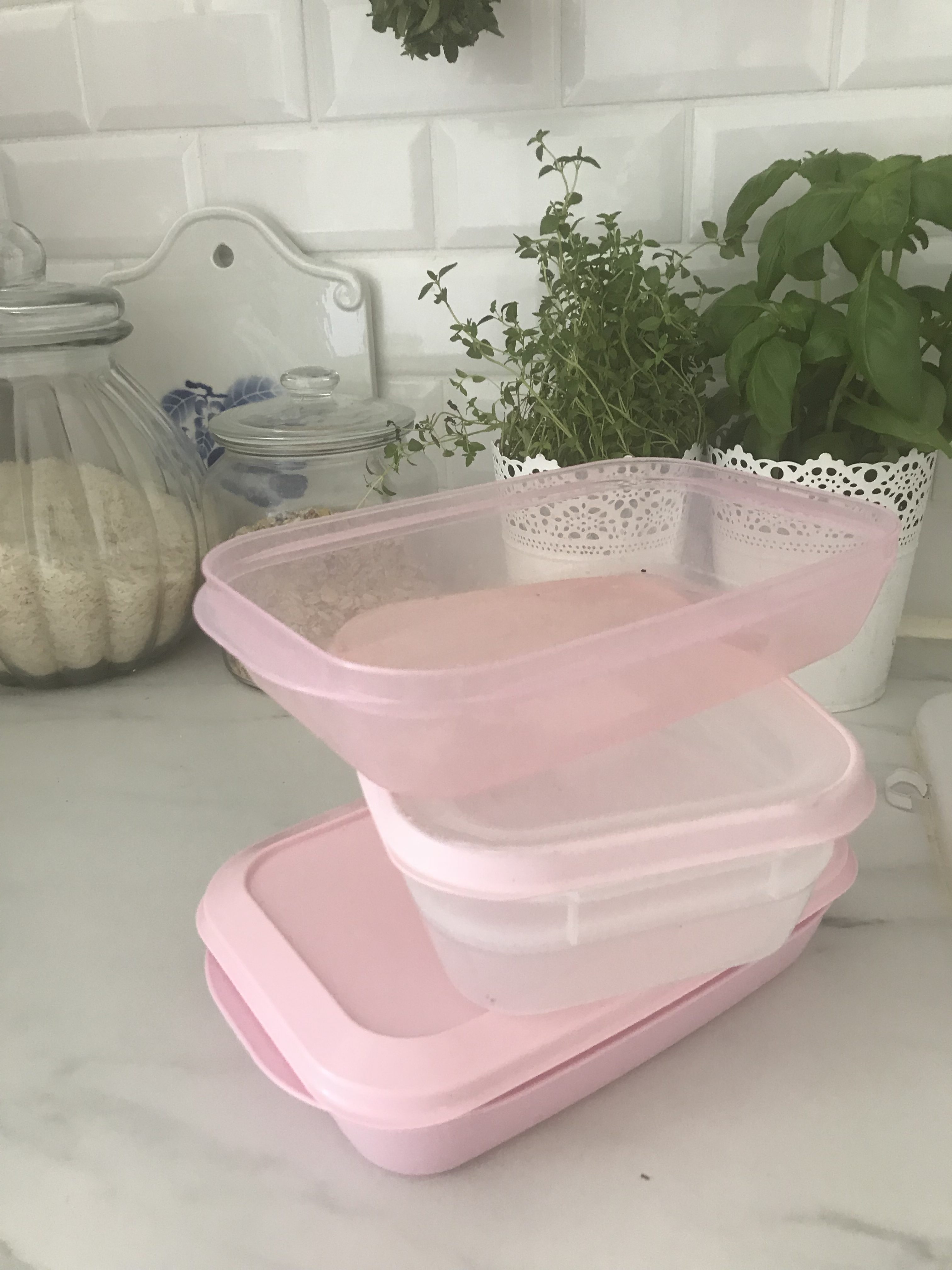 Tvättpåsar och matlådor