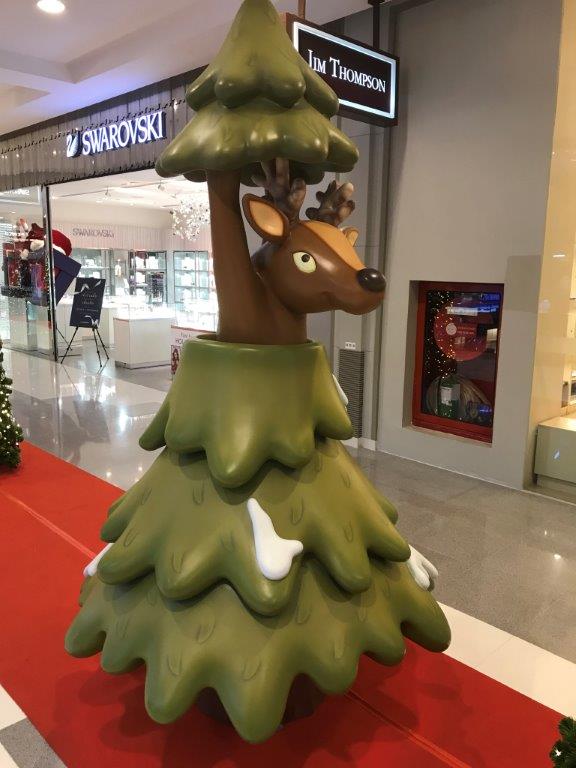 Julstämning del 3 – renen (?) tittar fram