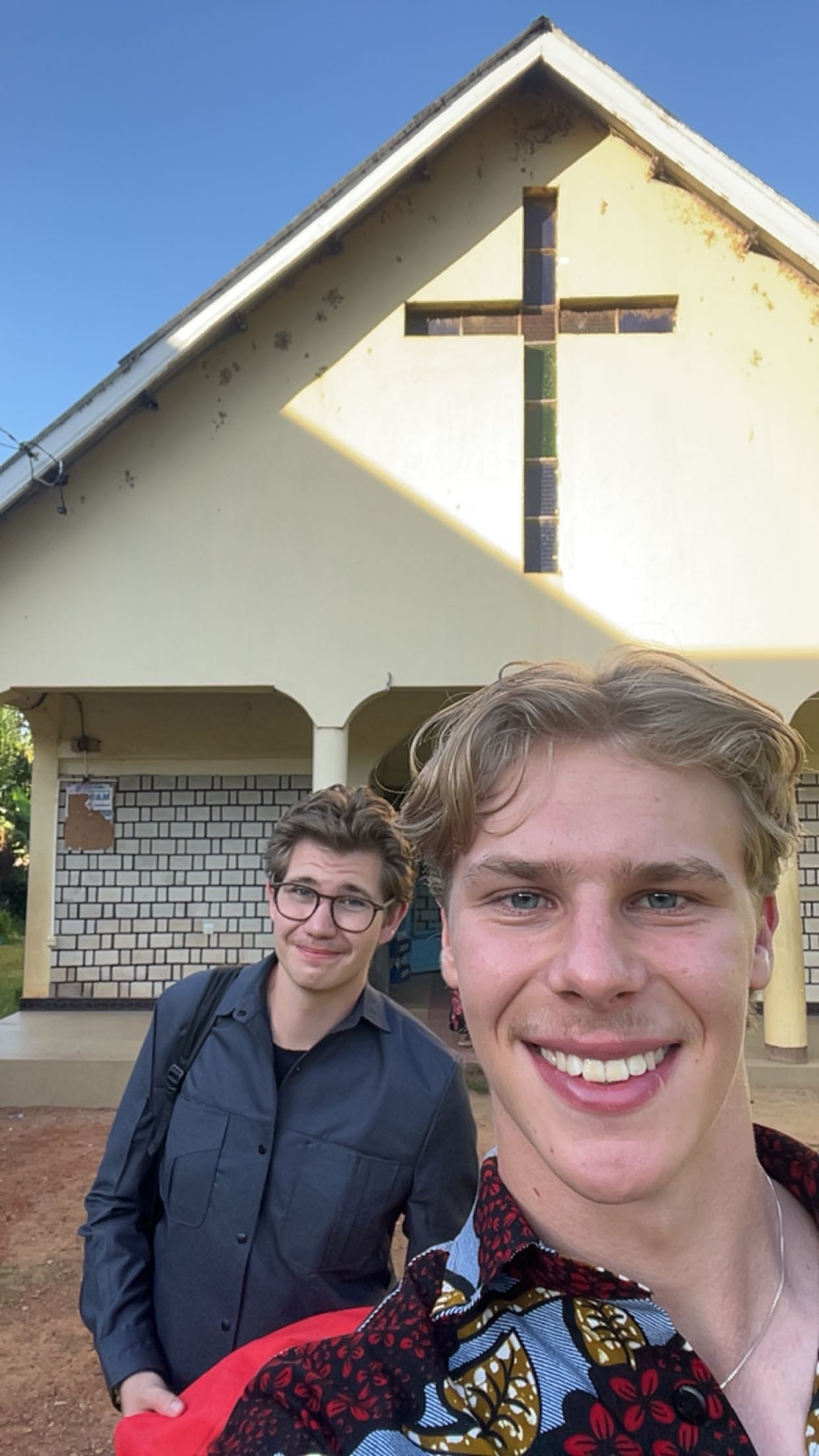 Församlingens eldsjälar – trädplantering, sång och dans