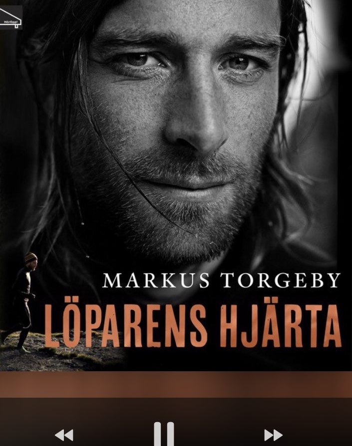 En präst läser ”Löparens hjärta” av Markus Torgeby