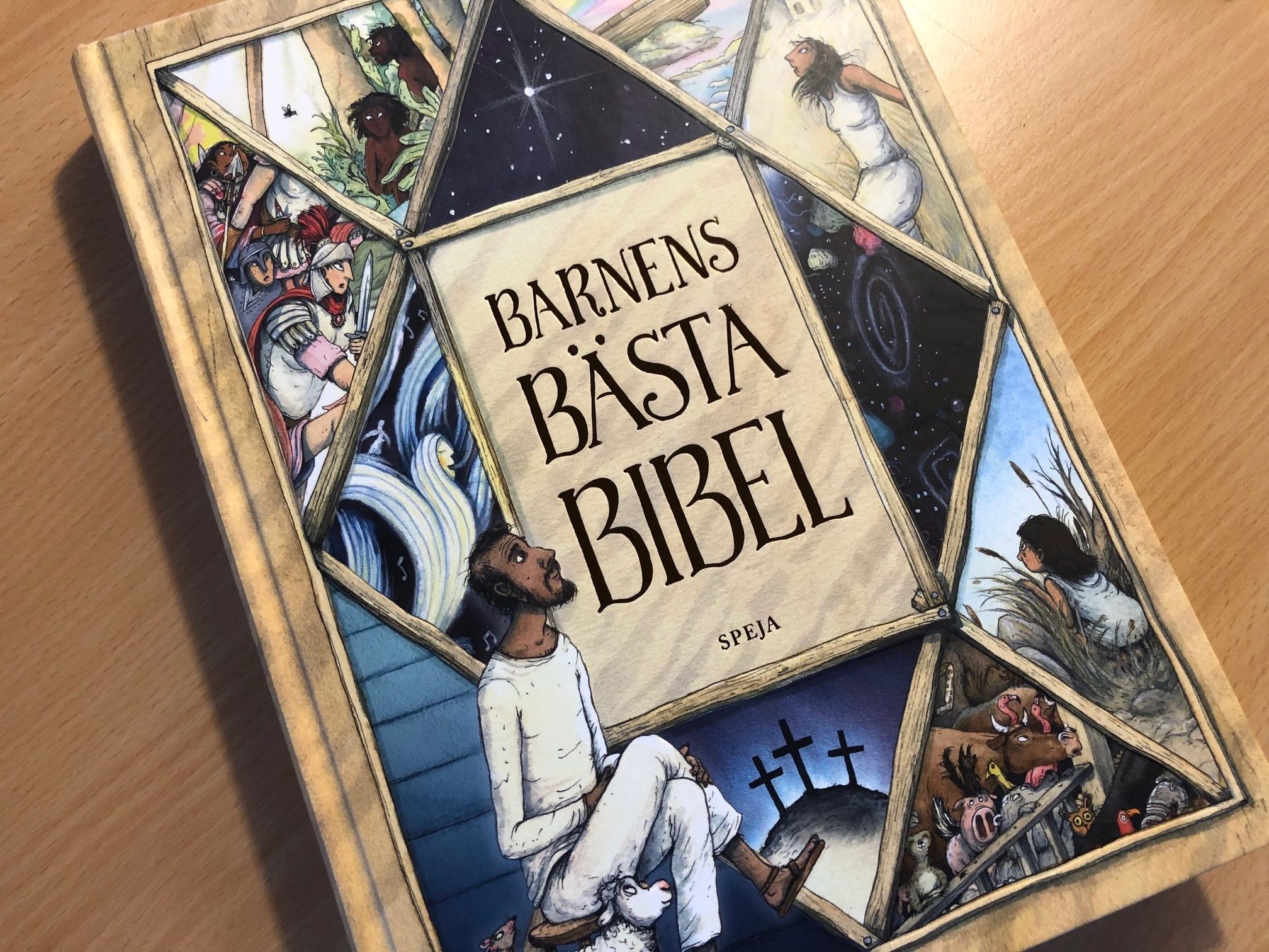 En präst läser ”Barnens bästa bibel”