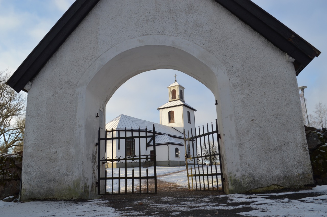 Kölaby kyrka i bild