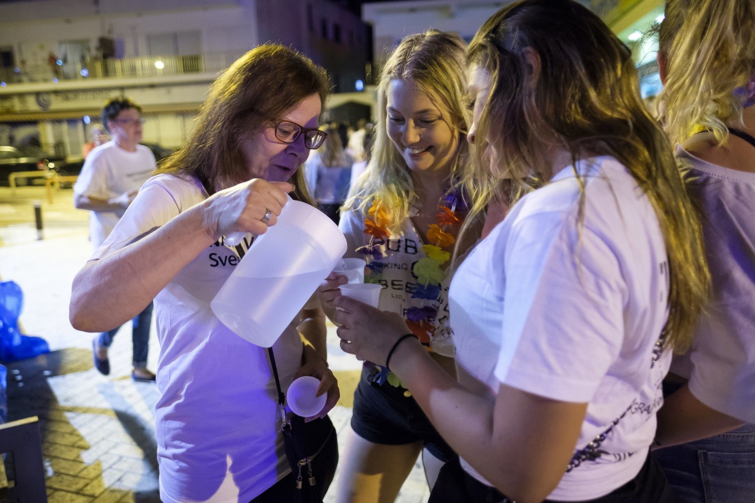 Fotboll, kramar och djupa samtal för kyrkans nattvandrare på Cypern